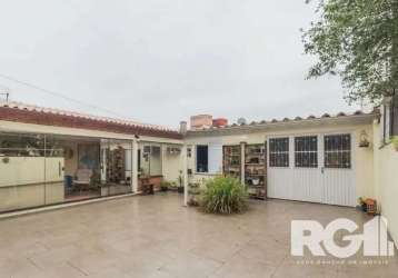 Casa à venda com 3 dormitórios com 220 m² privativos. jardim leopoldina &lt;br&gt;excelente casa térrea toda reformada com padrão de acabamento de primeira .&lt;br&gt;possui  3 dormitórios , 3 banheir