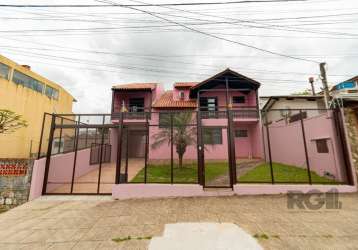 Ótima opção para a sua família!! casa localizada no bairro são josé, com 350 m ². imóvel dispõe de 05 amplos dormitórios, sendo 1 suite com closet, 3 sacadas com vista,  living, cozinha americana com 