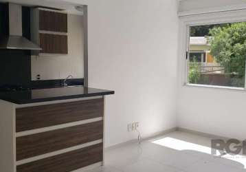 Excelente apartamento de 03 dormitórios sendo 1 suíte, no condomínio terranova nature. apartamento em ótimo estado, com cozinha montada, cooktop e forno, living para 02 ambientes, dormitório suíte com