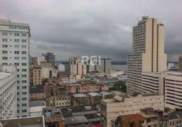 Apartamento a venda com 3 quartos no centro histórico de porto alegre.&lt;br&gt;apartamento com ótima vista para o guaíba, portaria 24horas, amplo living, cozinha, área de serviço, banheiro social. &l