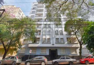 Excelente apartamento de 3 dormitórios no centro histórico. com 86,24m² privativos de frente para a av. desembargador andré da rocha. cozinha e área de serviço separadas, piso parquet, elevador e inte