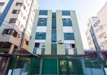 Apartamento de um dormitório , reformado, próximo ao parque farroupilha, semi mobiliado, sala jantar e estar quarto, , cozinha, banheiro , área de serviço. ficam split e armários sob medida.&lt;br&gt;