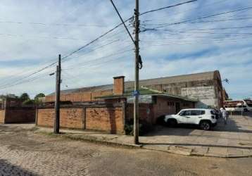 Terreno com depósito e escritório  na av a j renner, no quarto distrito, de esquina, com grande área de manobras, escritórios administrativos e cobertura para depósito.&lt;br&gt;excelente localização 