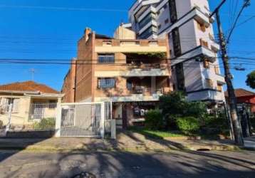 Prédio com três apartamentos mais a cobertura tendo no terreo (66,16mq), segundo pavimento( 172,70mq), terceiro pavimento( 172,70mq) e cobertura (71,89mq). apartamento térreo: sala, dois dormitórios s