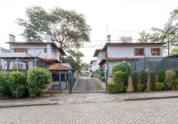 Belíssima casa localizada no coração do bairro jardim isabel,  em condomínio fechado com segurança e portaria 24hs. o imóvel possui  amplo living todo em porcelanato com lareira, lavabo; cozinha ameri