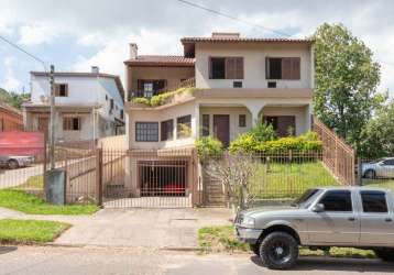 Excelente casa com 460m2, em terreno de 12m x 64m.&lt;br&gt;04 dormitórios amplos, sendo uma suíte com closet e banheira de hidromassagem. &lt;br&gt;&lt;br&gt;sala com dois ambientes no piso superior,