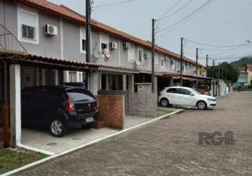 Sobrado com otima localização.&lt;br&gt;living, cozinha, banheiro, um pequeno patio, dois dormitorios na parte superior.&lt;br&gt;vaga na entrada da casa.&lt;br&gt;otima para investidor, pois ja esta 