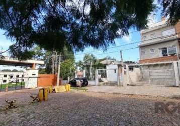 Terreno localizado no morro santa tereza em rua sem saída, com imóveis de medio e alto padrão nas redondezas.&lt;br&gt;divisa com o quartel, garantindo segurança em todas as casas da região. pode ser 