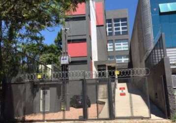 Prédio comercial novo com recepção, sala de convenções, cozinha, banheiro. estacionamento para 5 carros, excelente estudio fotográfico e gravação, salão para teatro com pé direito duplo, camarins. tod