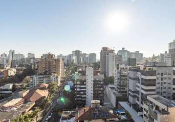 Apartamento de andar inteiro no 14º andar, com vista definida para toda cidade. são 317m², 3 suítes, a suíte máster com closet e hidromassagem. o arquiteto isay weinfeld assina o novo projeto da kopst