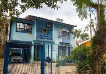 Libertas imobiliária aluga!&lt;br&gt;ótima casa / sobrado no jardim itú, com 2 pavimentos, de 4 dormitórios e 3 vagas. &lt;br&gt;possui no andar térreo: hall de entrada, sala de estar com lareira, sal