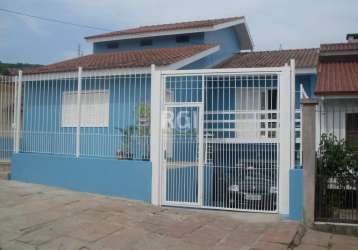 Excelente casa em bairro tranquilo , perto de supermercados , farmácia , comercio em geral.&lt;br&gt;casa principal : 04 dormitórios,01 suite,03 banheiros, cozinha, porão, area de serviço, com pátio a