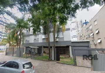 Ótimo apartamento no bairro santana, de frente, semi mobiliado, desocupado, com 62m² privativos, de 2 dormitórios. possui sala ampla para 2 ambientes, 2 dormitórios, lavabo, banheiro social com box de