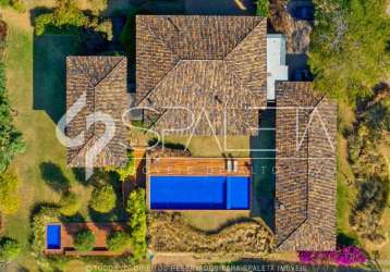 Conforto em harmonia com a natureza: uma casa de fazenda na praia da grama