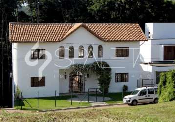 Maravilhosa casa com estilo mediterrâneo à venda no condomínio terras de santa teresa localizado entre itupeva e vinhedo