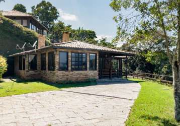 Casa em condomínio fechado com 3 quartos à venda na estrada união e indústria, 12600, itaipava, petrópolis, 1283 m2 por r$ 1.600.000