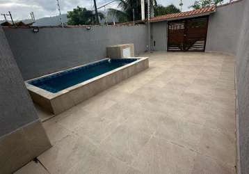 Casa linda com piscina e 3 dormitorios em itanhaem