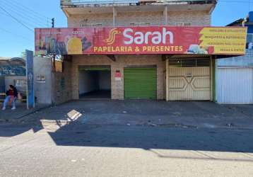 Aluga-se sala comercial  com 2 portas de aço, área coberta, 1 banheiro, 1 copa no setor colina azul