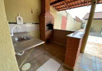 Vendo casa sozinha no lote com 3 quartos 1 suíte, sala, cozinha americana, residencial vereda dos b