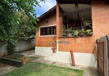 Casa térrea espaçosa com 3 dormitórios no bairro chácaras maringá