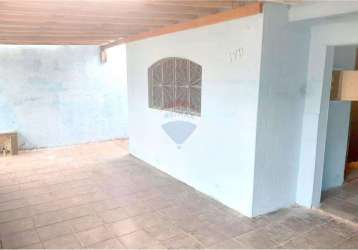 Casa de 2 dormitórios com garagem coberta no castelo