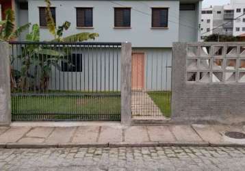 Casa à venda na rua luiz oscar de carvalho, 198, trindade, florianópolis, 134 m2 por r$ 1.500.000