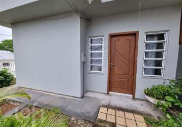 Casa com 3 quartos à venda na rua arno lippel, 16, trindade, florianópolis, 107 m2 por r$ 650.000