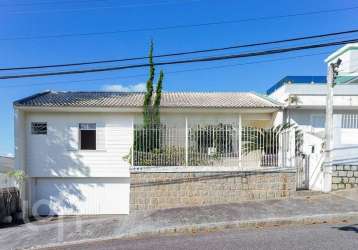 Casa com 4 quartos à venda na rua ivo reis montenegro, 46, coqueiros, florianópolis, 200 m2 por r$ 1.890.900