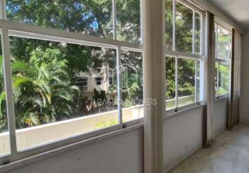 Espaçoso apartamento de 4 quartos em copacabana - rj por r$2.8m