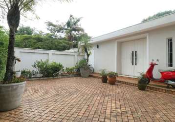 Casa tipo  para venda com 4 quartos, 350m²