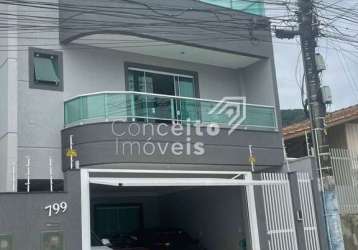 Sobrado triplex mobiliado e decorado em balneário camboriú