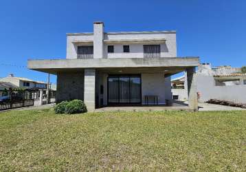 Casa à venda na praia maristela