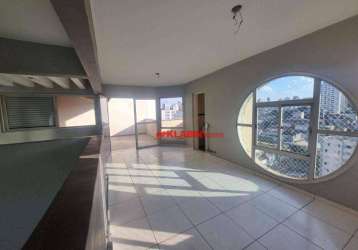 Cobertura duplex de 2 dormitórios com 2 vagas de garagem e 89.55m² de área útil - piso superior com ampla sala e área externa com churrasqueira