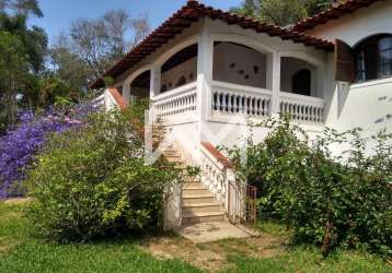 Charme e natureza: casa à venda em roseira - parque petrópólis, mairiporã - seu refúgio verde à sua