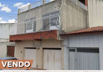 Vendo casa triplex com 4 quartos no bairro nova metrópole