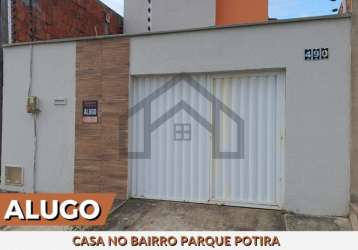 Alugo casa com 3 quartos no bairro parque potira