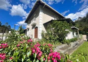 Casa duplex em condomínio: segurança e conforto a minutos do centro!