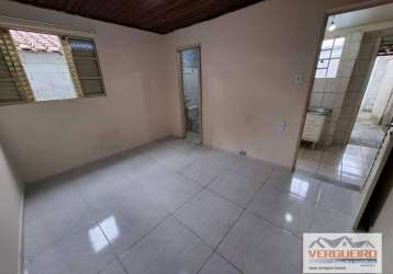 Edícula com 1 dormitório para alugar, 20 m² - jardim anhembi - são josé dos campos/sp