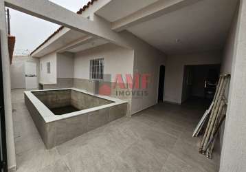 Casa com piscina no suarão