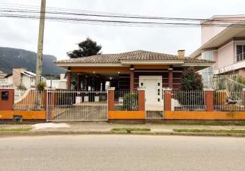 Casa com 4 quartos à venda na rua dos juazeiros, 190, pedra branca, palhoça por r$ 1.350.000