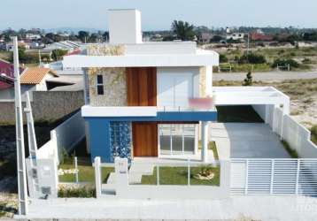 Casa alto padrão com piscina no bairro turimar