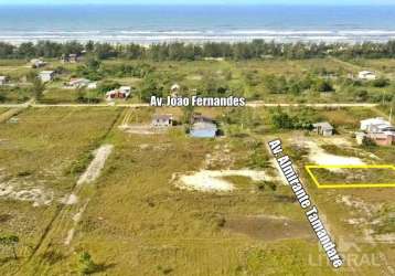 Terreno a 180mts do mar, com 300 m2