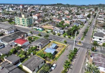 Terreno de esquina em sombrio bairro nova brasilia