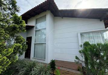 Casa com 3 quartos à venda na rua otto albano ganzemuller, vila nova, joinville por r$ 790.000