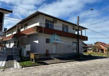 Imóvel localizado no centro de garopaba, aprox. 750 m da praia central!