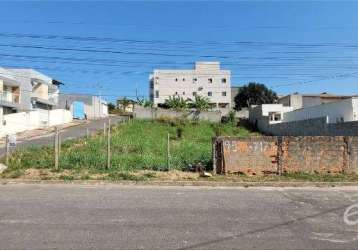 Lote em jacaraipe, bairro castelandia, de esquina medindo 10x30, escriturado e registrado, pronto pra financiamento ou pagamento