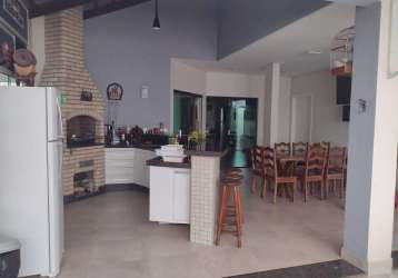 Casa com 5 quartos à venda no umuarama, uberlândia  por r$ 1.100.000