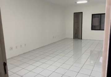 Sala comercial próximo a av. treze de maio