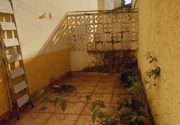 Apartamento terreo com quintal no boqueirão - santos