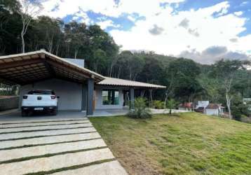 Casa linear com 3 suítes, terreno de 2.500m2- condomínio parque das bromélias